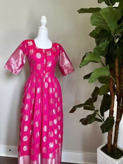 Pin by Manjula reddy on Women's fashion | Long gown design, Girls frock  design, Kids designer dresses