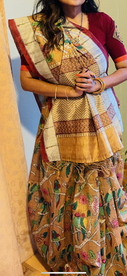 Picture of Bird motif saree with single muniya border