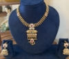 Picture of Traditional necklace with matching earrings 