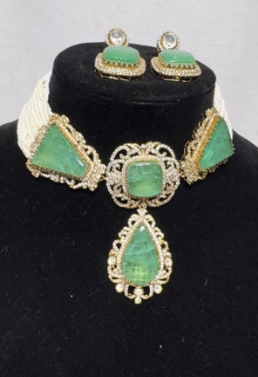 Picture of Green pearl choker 