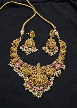 Picture of Elegant jadau lakshmi neckset