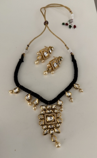 Picture of Black thread kundan set