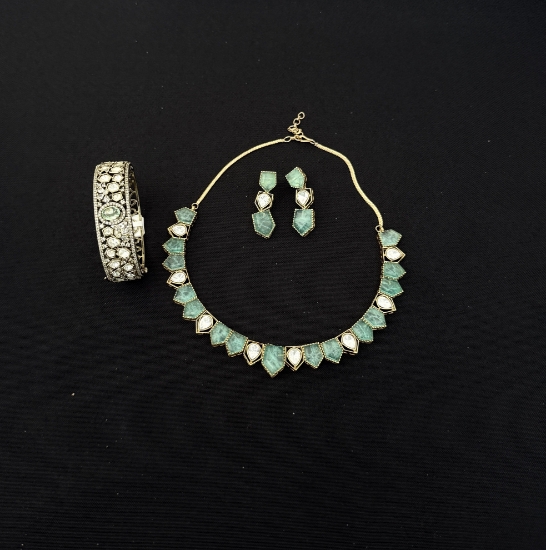 Picture of Moissanite set with bracelet 